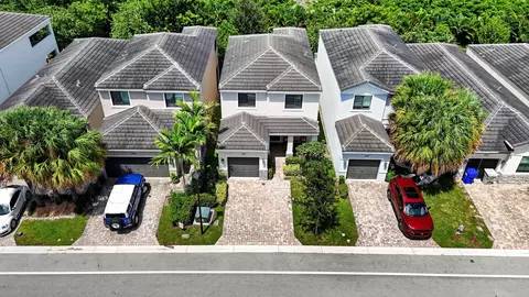 View/Area - 357 NW 36th Ave, Pompano Beach, FL 33069 photo 3 of 7