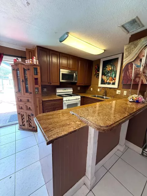 1441 W Central St, Lantana, FL 33462