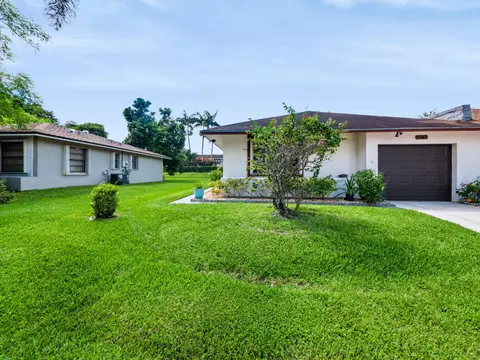 4948 Regina Ct, West Palm Beach, FL 33415