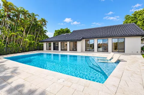 Exterior - 5107 Pineview Cir, Delray Beach, FL 33445 photo 4 of 7