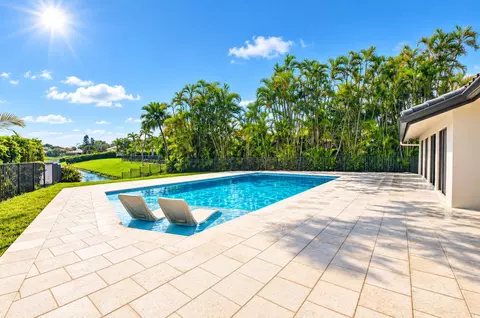 Exterior - 5107 Pineview Cir, Delray Beach, FL 33445 photo 2 of 7