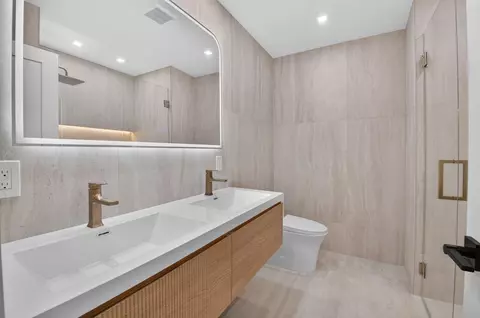 Bath - 5107 Pineview Cir, Delray Beach, FL 33445 photo 5 of 5