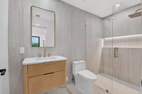 Bath - 5107 Pineview Cir, Delray Beach, FL 33445 photo 4 of 5