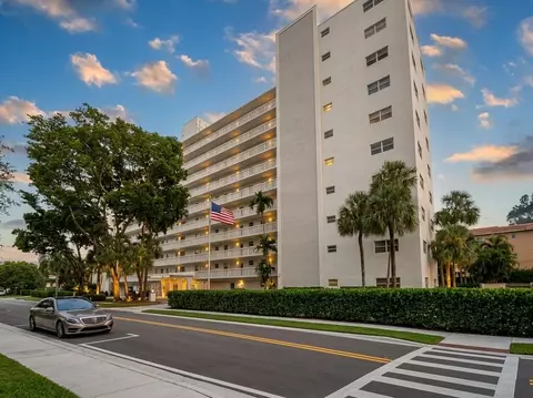 2555 NE 11th St #303, Fort Lauderdale, FL 33304