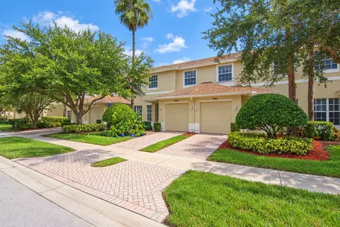 9954 E Villa Cir, Vero Beach, FL 32966