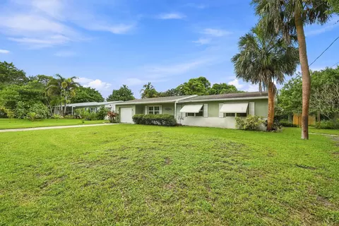 Exterior - 1681 SE 14th St, Stuart, FL 34996 photo 5 of 5
