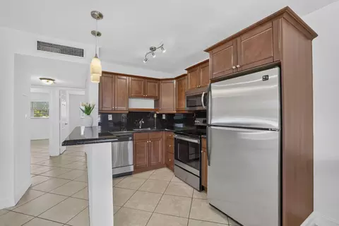 4051 NE 13th Ave NE #76-3, Oakland Park, FL 33334