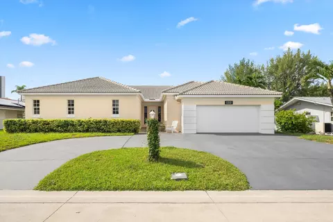 1211 Singer Dr, Singer Island, FL 33404