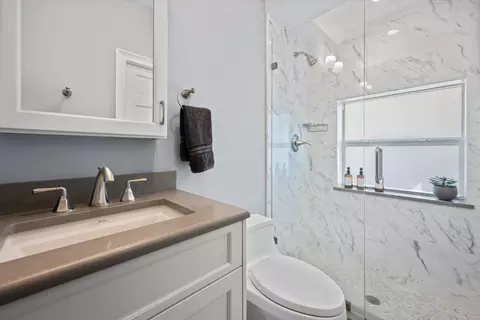 Bath - 116 Echo Dr, Jupiter, FL 33458 photo 6 of 9