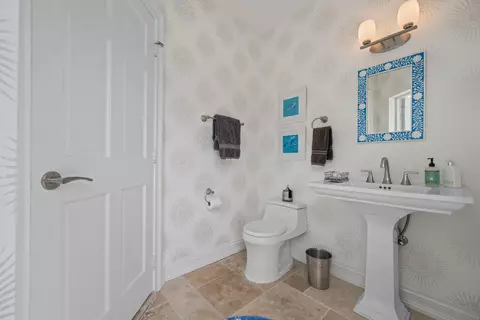 Bath - 116 Echo Dr, Jupiter, FL 33458 photo 9 of 9