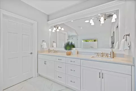 Bath - 116 Echo Dr, Jupiter, FL 33458 photo 4 of 9
