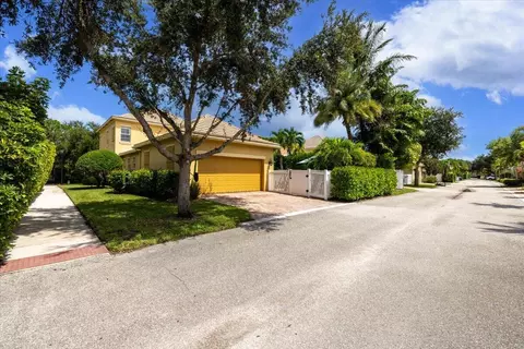 Exterior - 154 Bandon Ln, Jupiter, FL 33458 photo 7 of 12