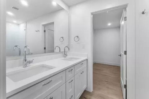 Bath - 24 Russell St, Tequesta, FL 33469 photo 1 of 3