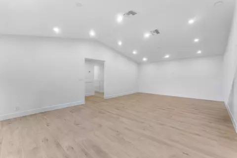 Living - 24 Russell St, Tequesta, FL 33469 photo 4 of 6