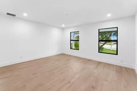 Living - 24 Russell St, Tequesta, FL 33469 photo 5 of 6