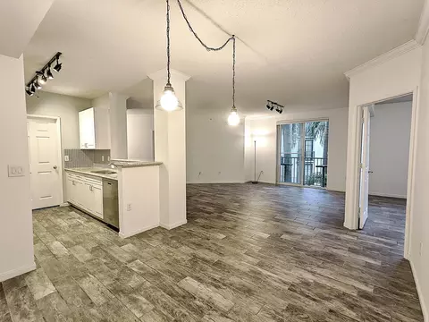 630 S Sapodilla Ave #308, West Palm Beach, FL 33401