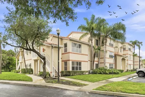 3350 Pinewalk Dr N #1411, Margate, FL 33063