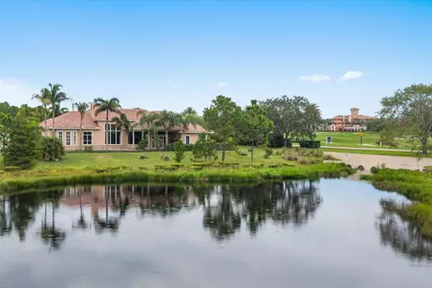 102 SE Rio Casarano, Port Saint Lucie, FL 34984