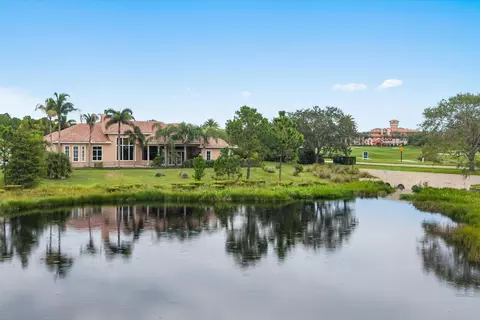 102 SE Rio Casarano, Port Saint Lucie, FL 34984