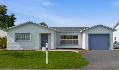 7198 Pine Forest Cir E, Lake Worth, FL 33467
