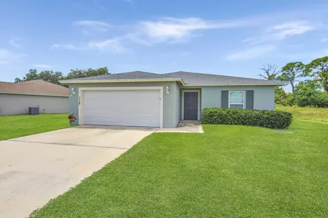 718 NE Perch Ln, Port Saint Lucie, FL 34983