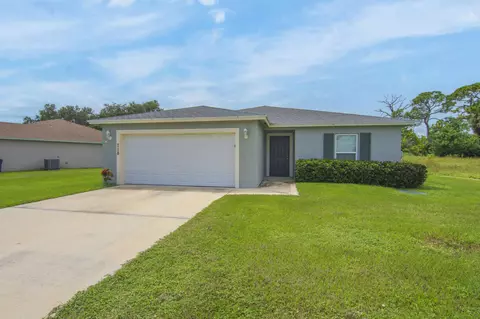 718 NE Perch Ln, Port Saint Lucie, FL 34983