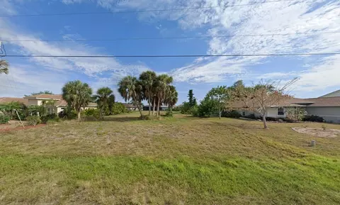 293 Long Meadow Ln S, Rotonda West, FL 33947