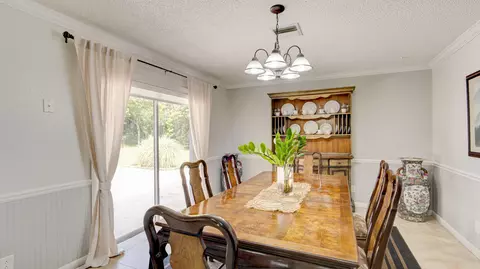 Dining - 1616 E Rd, Loxahatchee, FL 33470 photo 2 of 3