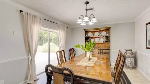 Dining - 1616 E Rd, Loxahatchee, FL 33470 photo 2 of 3
