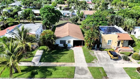 519 Evergreen Dr, Lake Park, FL 33403