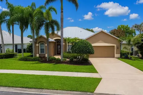 208 SW Whitewood Dr, Port Saint Lucie, FL 34953