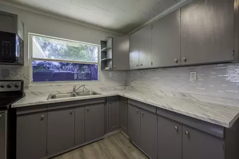 5136 Studio Dr, Zephyrhills, FL 33542