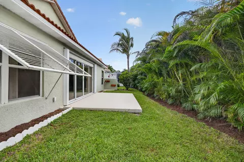 Exterior - 6193 SE Windsong Ln, Stuart, FL 34997 photo 4 of 7