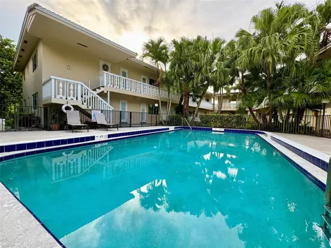 2110 NE 39th St #2A, Fort Lauderdale, FL 33308