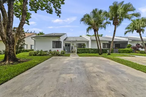 141 Par Dr, Royal Palm Beach, FL 33411
