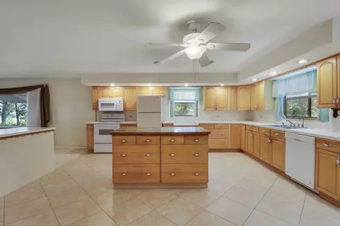 Kitchen - 142 2nd St, Jupiter, FL 33458 photo 8 of 9