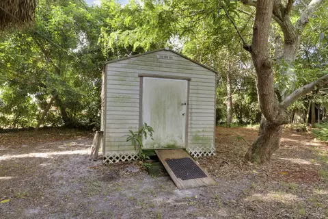 Exterior - 142 2nd St, Jupiter, FL 33458 photo 9 of 11
