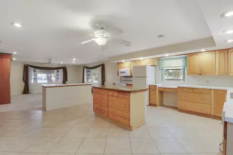 Kitchen - 142 2nd St, Jupiter, FL 33458 photo 6 of 9