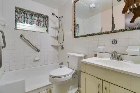 Bath - 142 2nd St, Jupiter, FL 33458 photo 1 of 1