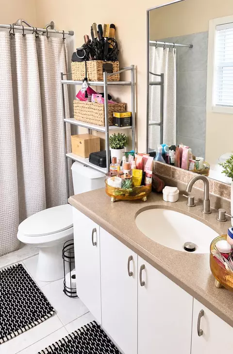 Bath - 7526 SW 8th St, North Lauderdale, FL 33068 photo 2 of 3