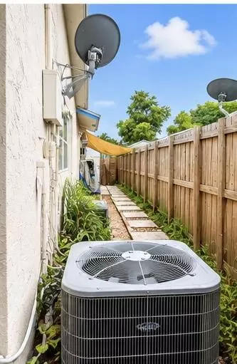 Exterior - 7526 SW 8th St, North Lauderdale, FL 33068 photo 3 of 5