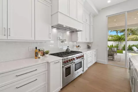 Kitchen - 192 River Dr, Tequesta, FL 33469 photo 4 of 6