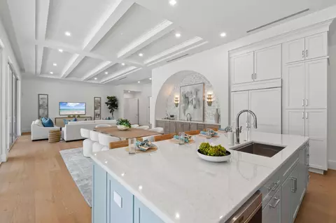 Kitchen - 192 River Dr, Tequesta, FL 33469 photo 5 of 6
