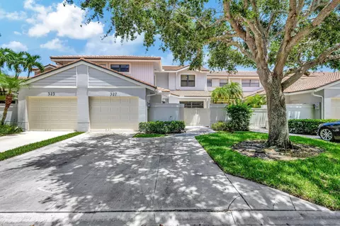 527 Prestwick Cir, Palm Beach Gardens, FL 33418