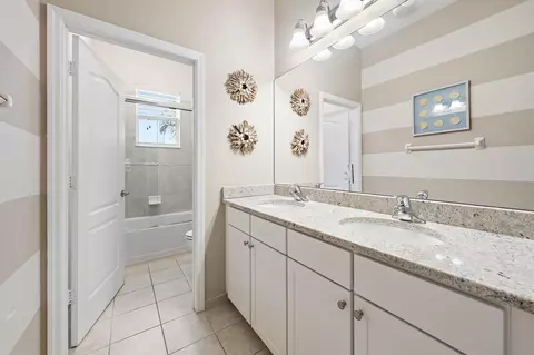 Bath - 148 Behring Way, Jupiter, FL 33458 photo 3 of 5