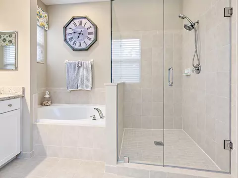Bath - 148 Behring Way, Jupiter, FL 33458 photo 2 of 5
