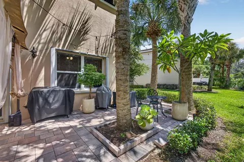 Exterior - 140 SW Otter Run Pl, Stuart, FL 34997 photo 6 of 11