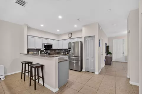Kitchen - 140 SW Otter Run Pl, Stuart, FL 34997 photo 1 of 5