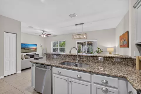 Kitchen - 140 SW Otter Run Pl, Stuart, FL 34997 photo 3 of 5