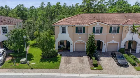View/Area - 140 SW Otter Run Pl, Stuart, FL 34997 photo 7 of 10